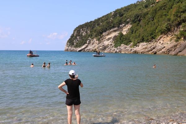 Oğlu ve Arkadaşları Açıkta Yüzünce Paniğe Kapılan Anne Ekipleri Harekete Geçirdi