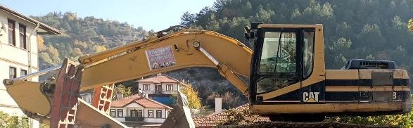 İş makinesi ile define kazısı yapan 6 kişi yakalandı