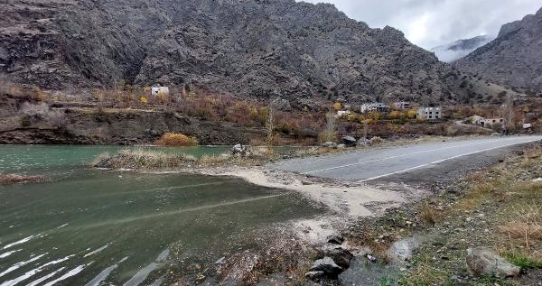 Yusufeli Barajı'nda su yüksekliği 36 metreye ulaştı; yollar ve araziler dipte kaldı