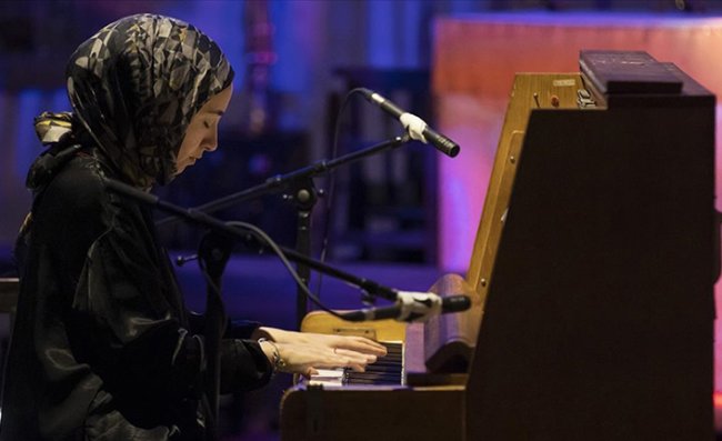 Türk piyanist ve besteci Büşra Kayıkçı Londra'da konser verdi