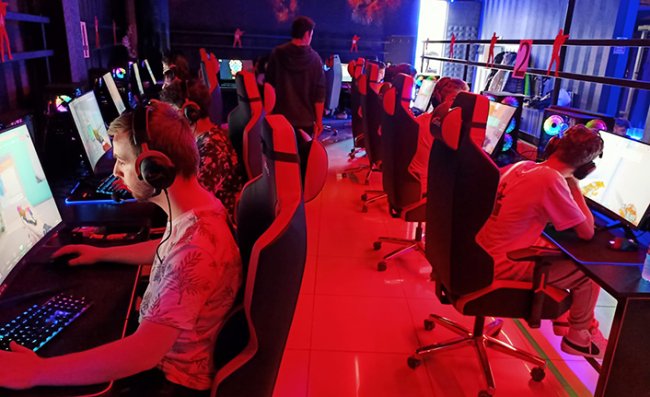 E- Spor Turnuvasında Heyecanlı Anlar Yaşanıyor