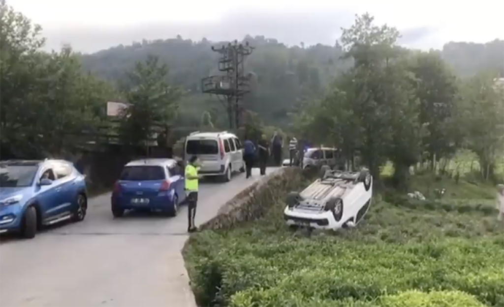 Kamyonetin Çay Bahçesine Devrilmesiyle 1 Kişi Yaralandı