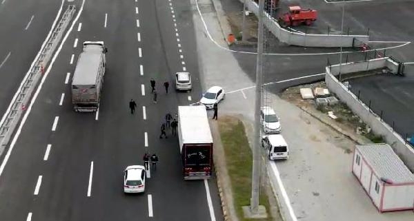 Ev eşyası yüklü kamyondan 230 kilo skunk çıktı