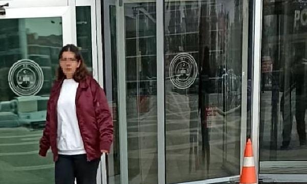 Sevgilisinden ayrılmadığı için kendisini oklavayla döven annesinden davacı oldu