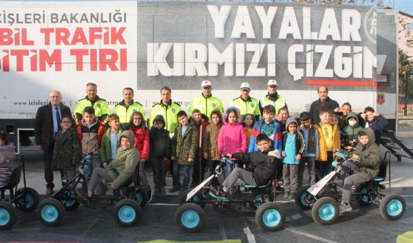 Mobil trafik eğitim TIR'ı Amasya'da
