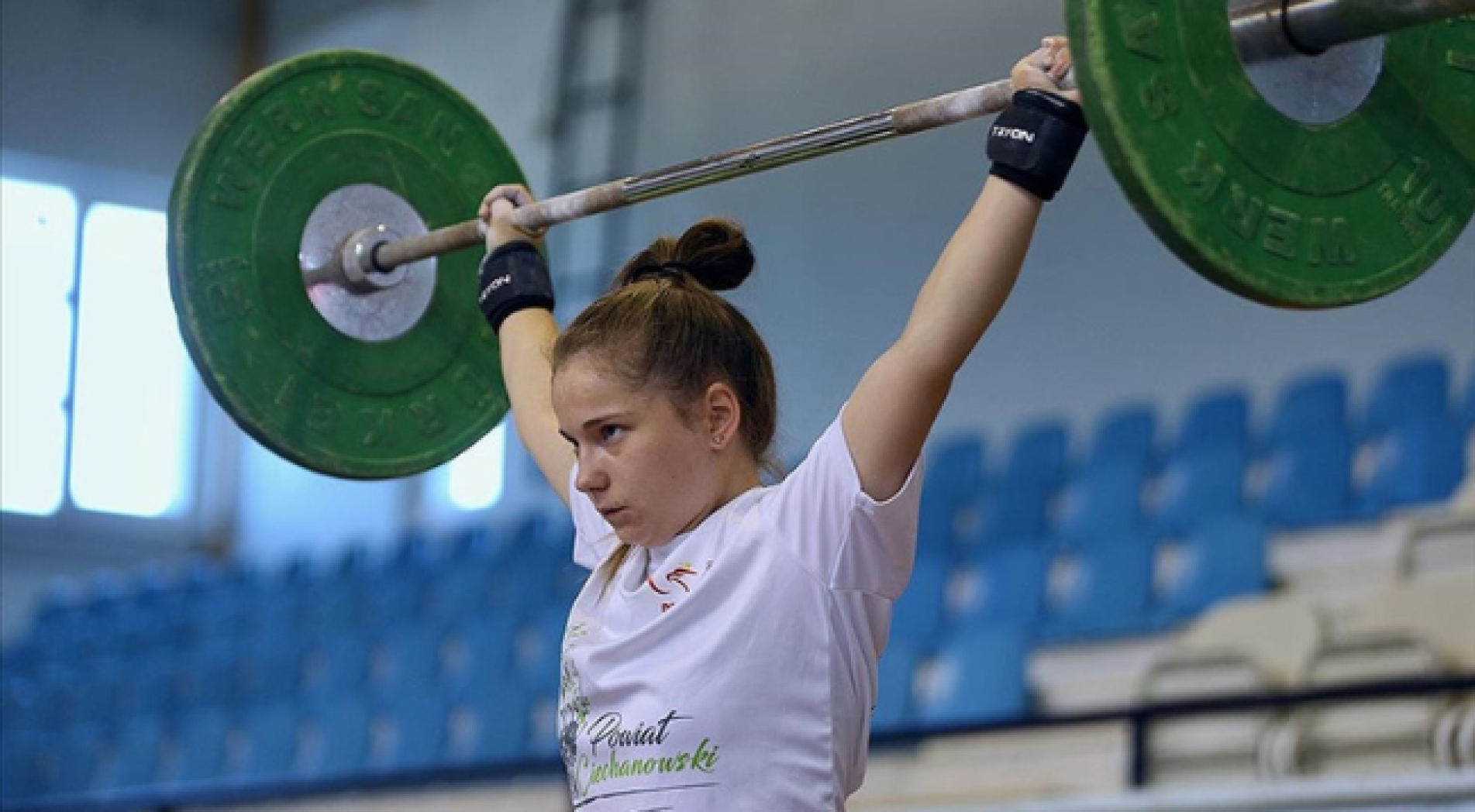 Lösemiyi yenip Avrupa şampiyonu olan milli halterci başarısıyla gururlandırıyor