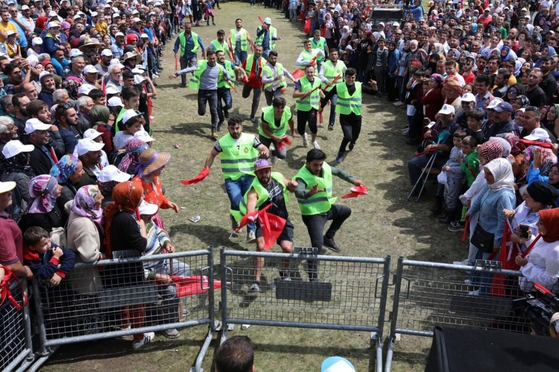 Ovit'e Altın Hediyeli Ödüllü Yarışlar