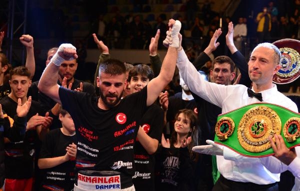 Boksörler Fatih Keleş ve Dilara Yücel, UBO Dünya şampiyonu oldu