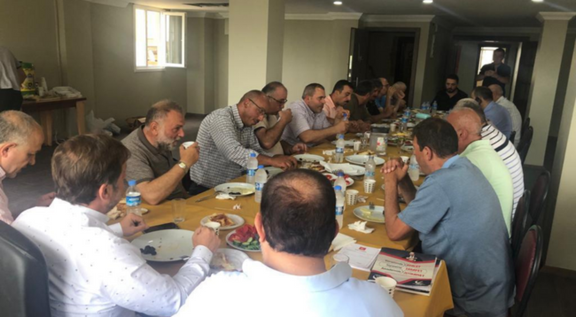 Yeniden Refah Rize Derepazarı İlçesinde Düzenlenen Kahvaltıda Muhtarlar İle Bir Araya Geldi