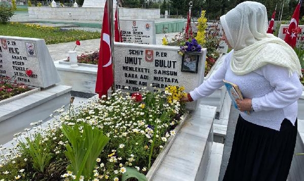 Şehit Annesi: Kır Çiçekleriyle Sen Gelirdin, Bu Defa Ben Geldim Oğlum