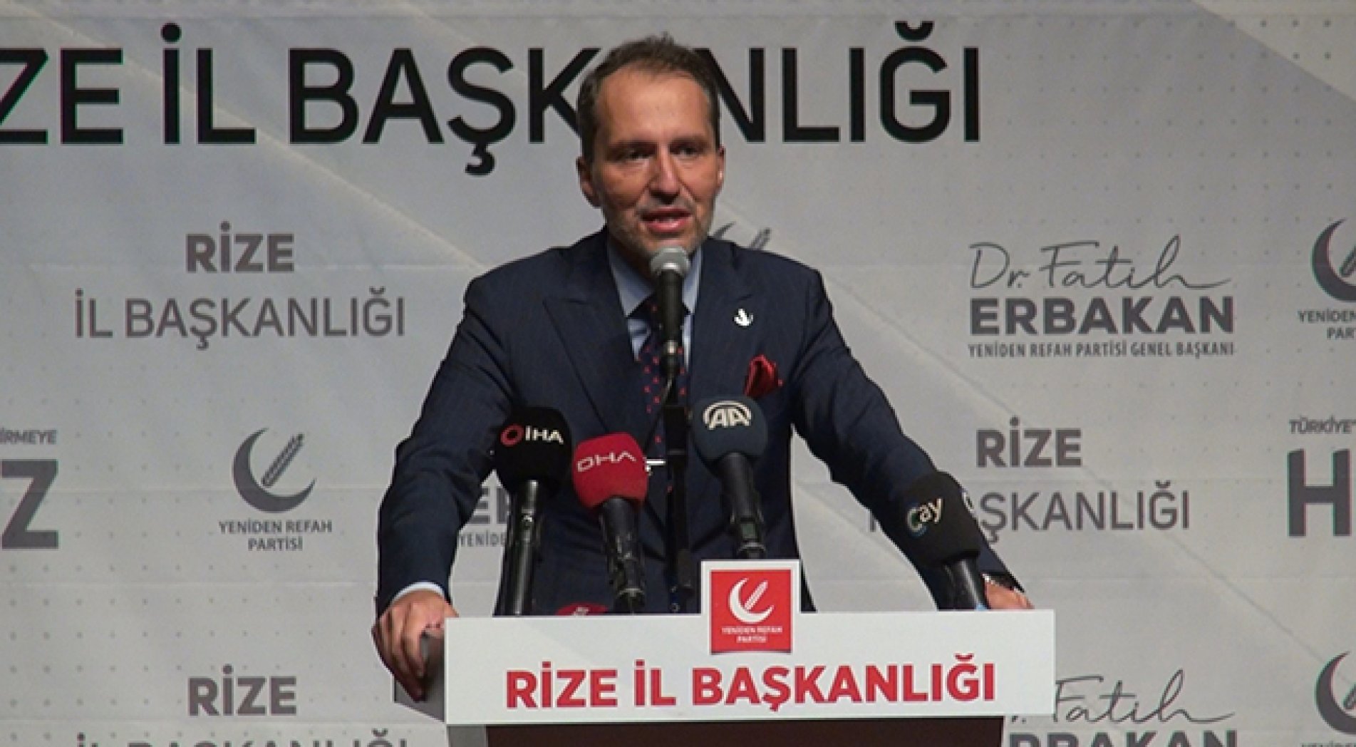 Fatih Erbakan: Milletin Derdiyle Dertlenmek Yerine Altın Gününe Devam Ediyorlar