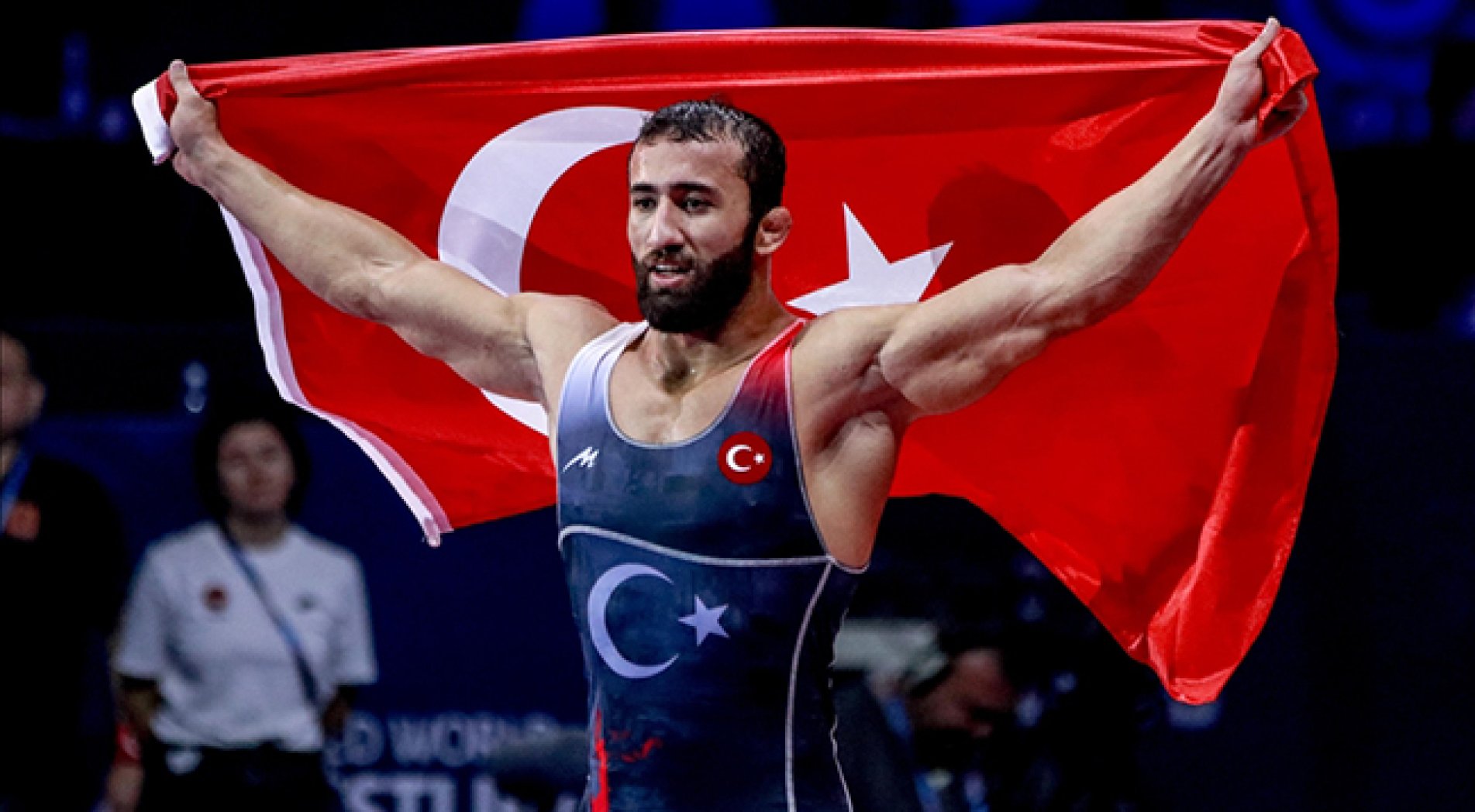 Milli güreşçi Burhan Akbudak dünya şampiyonu oldu