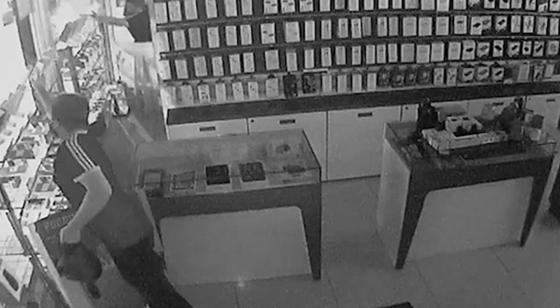 1 Ay Önce İşe Girdi, Telefon Ve Kasadaki Paraları Çalarak Kayıplara Karıştı