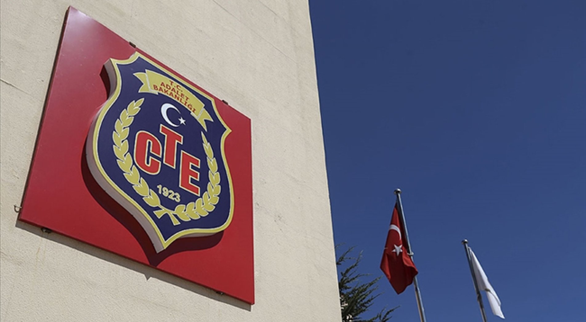 Ceza ve Tevkifevleri Genel Müdürlüğü 80 sözleşmeli personel ve 150 idare memuru öğrencisi alacak