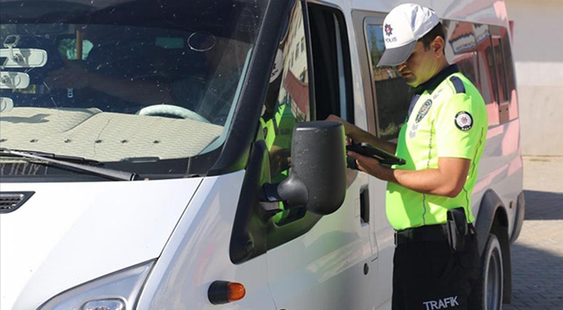 Okulların ilk haftasındaki denetimlerde 126 servis aracı trafikten men edildi