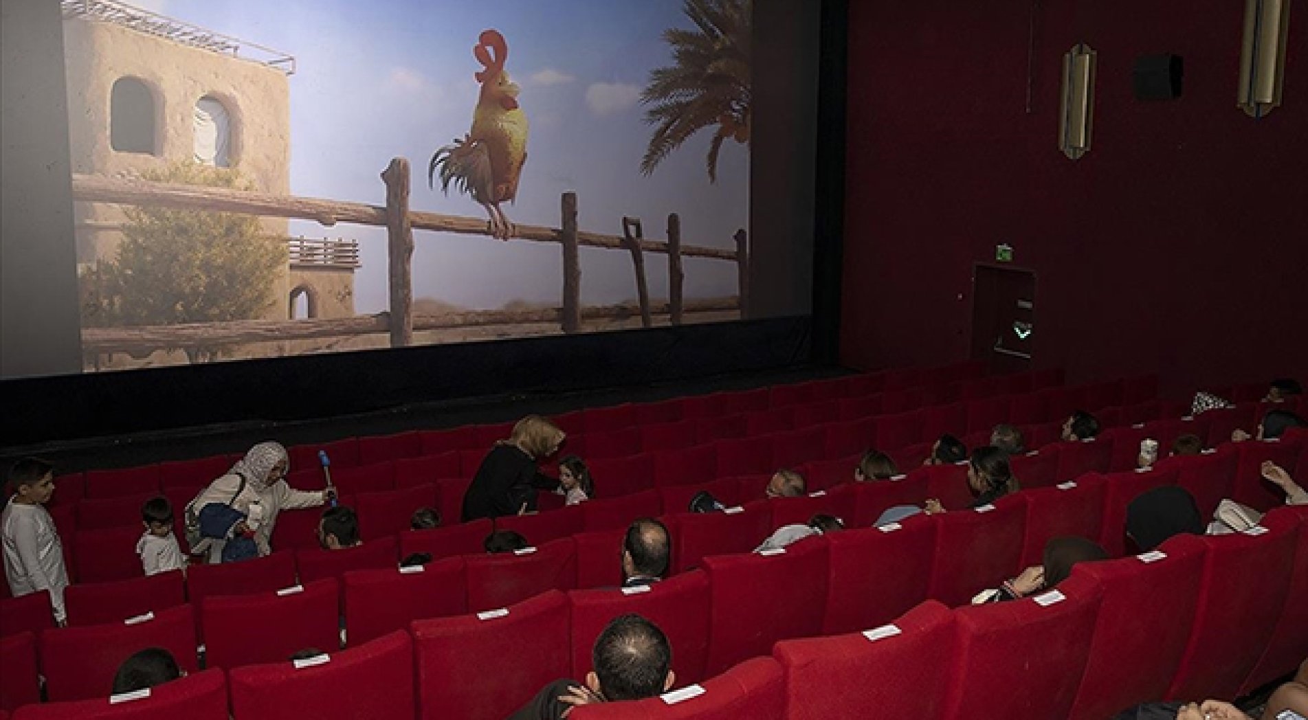 'Tay' sinemada liderliğini korudu