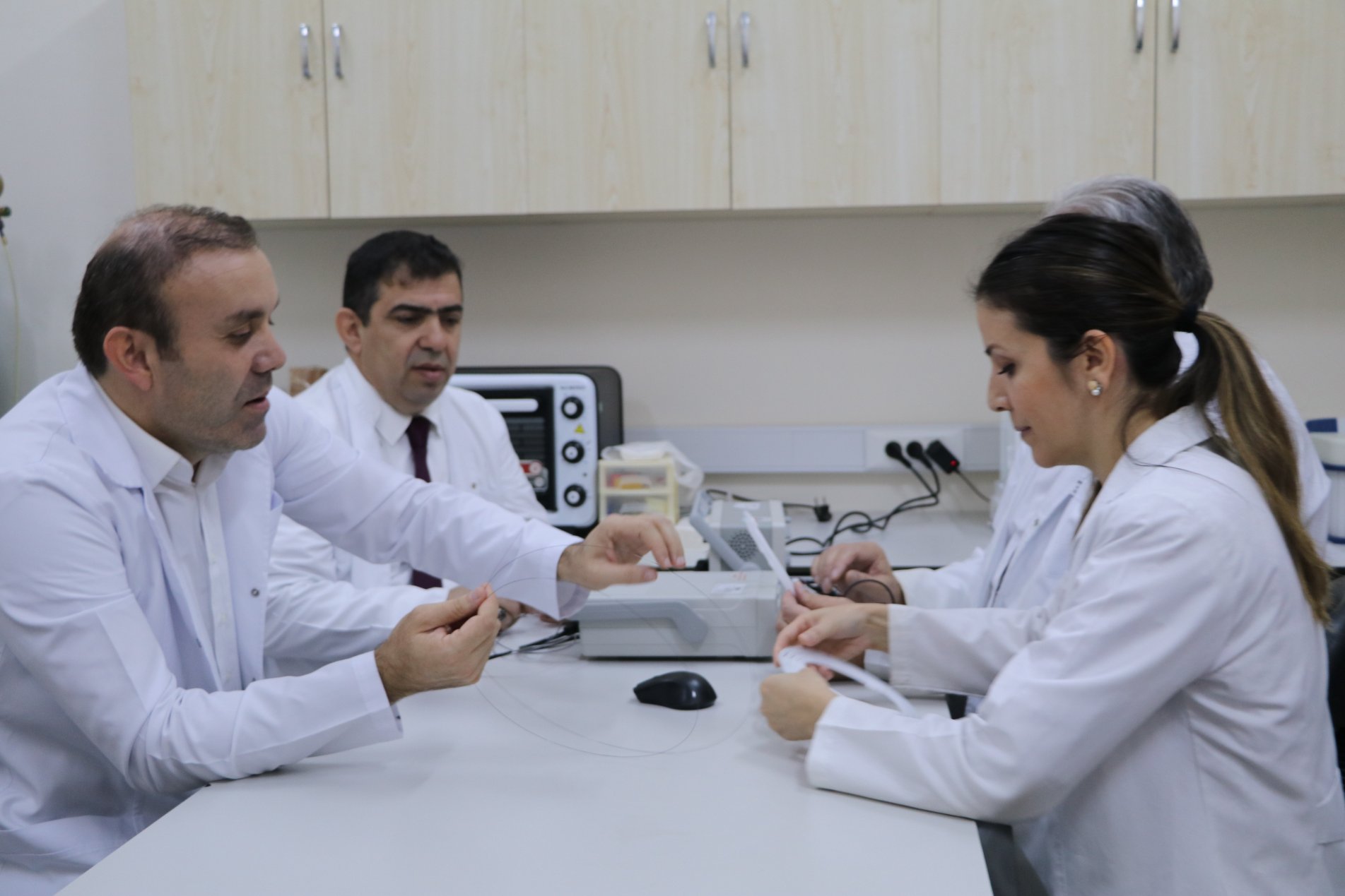 Yurt Dışından İthal Edilen Tek Kullanımlık Tıbbi Malzemeyi Yarı Fiyatına Ürettiler