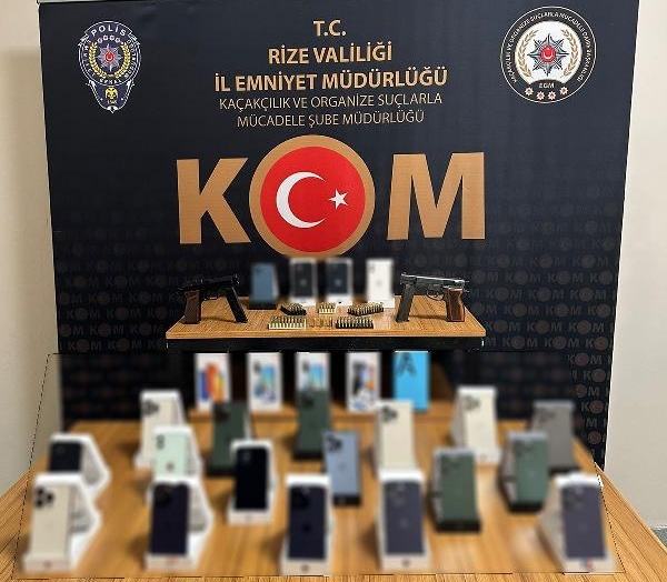 Rize’de Gümrük Kaçağı 27 Cep Telefonu Ele Geçirildi
