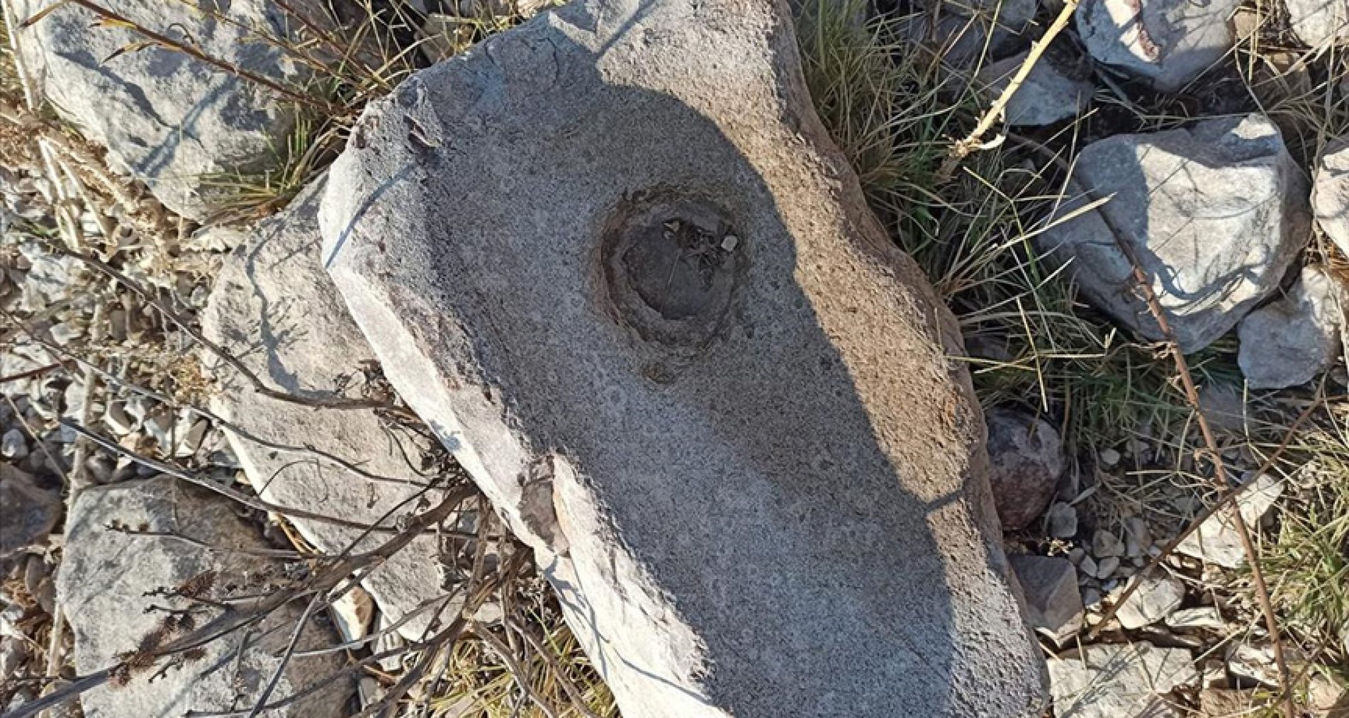 Atatürk Barajı'nda sular çekilince tarihi alan gün yüzüne çıktı