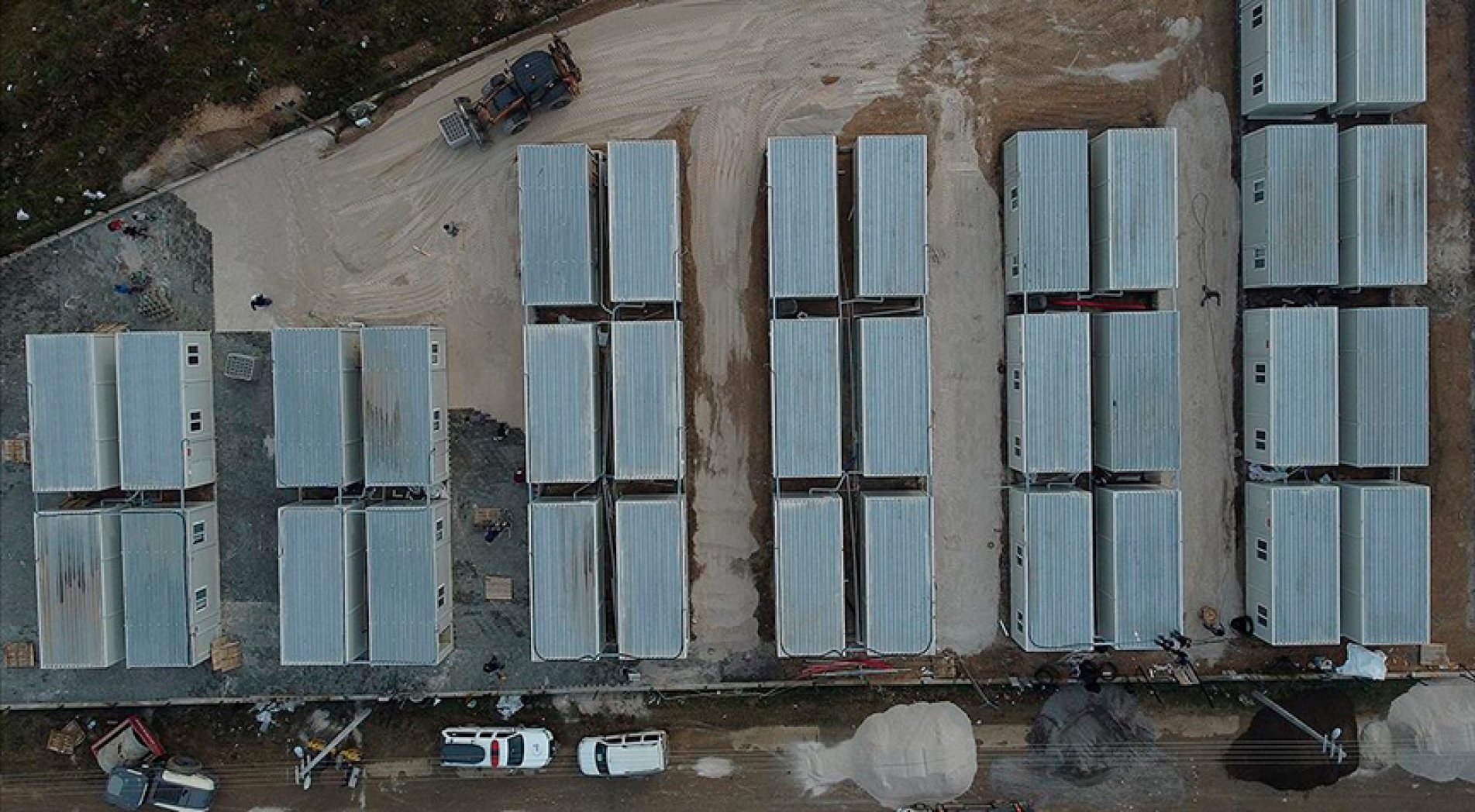 Düzce Valisi Atay: Depremin ardından kente ulaşan 290 konteynerden 169'unun kurulumu tamamlandı