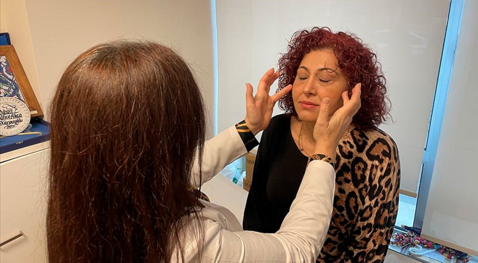 Soğuk hava nedeniyle yüz felci geçiren kadın akupunkturla iyileşti