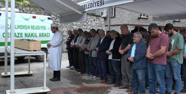 Rize’de ilkel teleferik kazasında ölen kadın toprağa verildi