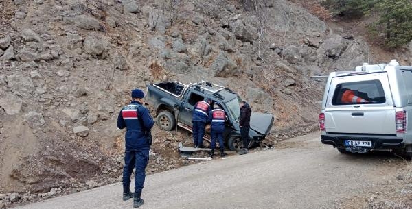 Artvin'de muhtar, kan izli aracına yakın yerde ölü bulundu; 2 gözaltı