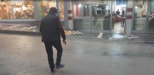 Trabzon'da sağanak yağmur nedeniyle yollar göle döndü