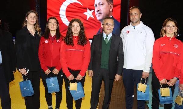 Rize’de 'Sporun Yıldızları' ödüllendirildi