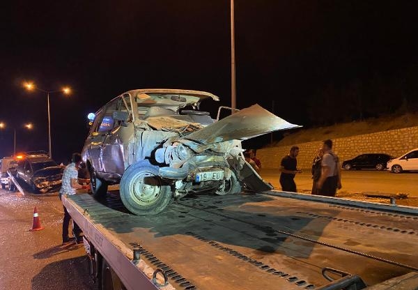 Çorum'da otomobiller çarpıştı: 1 ölü, 4 yaralı