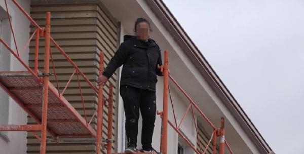 Polis, genç kızı son anda kurtardı