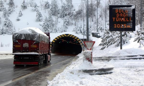 Uzmanından zorlu kış şartlarında sürücülere araç kullanma uyarıları