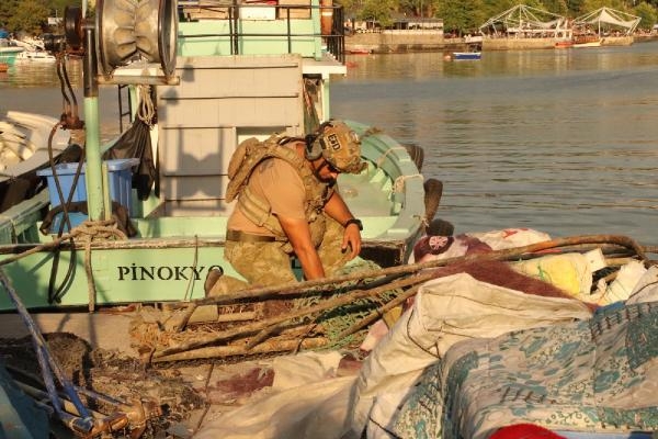 Balık tutanların ağına 'havan mermisi' takıldı