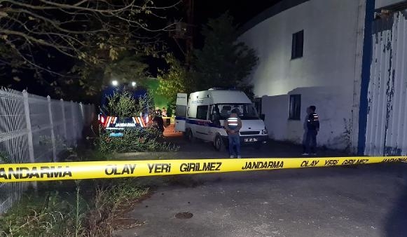 Terk edilmiş fabrika bahçesinde ölü bulundu