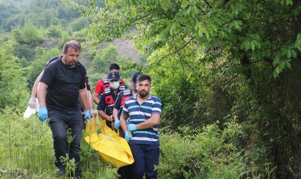 Ormanlık Alanda Kimliği Belirsiz Erkek Cesedi Bulundu