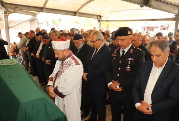 Ölümü intihar çıkan kadın polis memuru son yolculuğuna uğurlandı