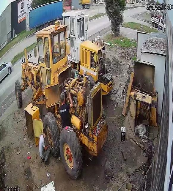 Şişirdiği iş makinesi lastiği patlayınca savrularak yaralandı