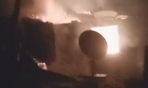 Artvin’de yangın; ev, samanlık ve ahır kül oldu