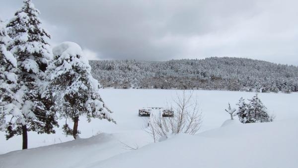 Karabük’te göletler buz tuttu