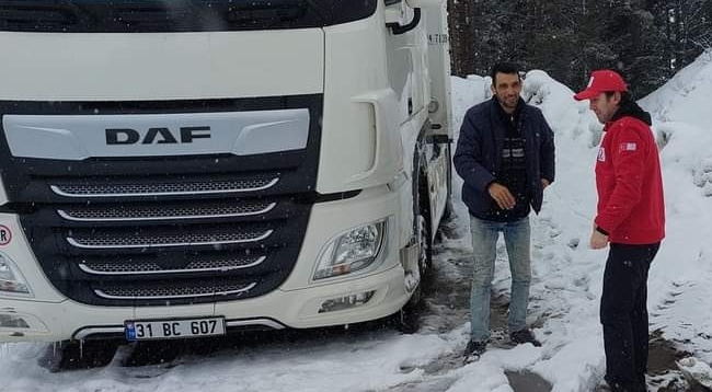 Sahara Geçidinde mahsur kalan sürücülerinin yardımı Kızılay ekipleri koştu