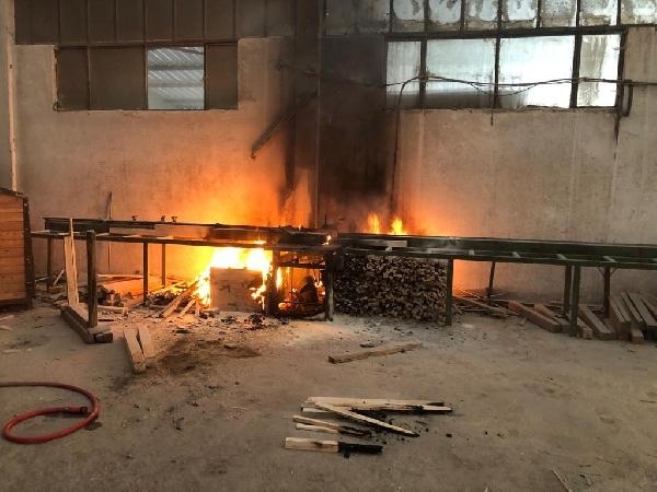 Fabrikadaki yangın büyümeden söndürüldü