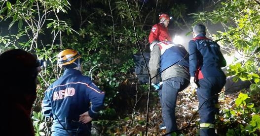 Kamyonet, uçuruma yuvarlandı: 1 ölü, 4 yaralı