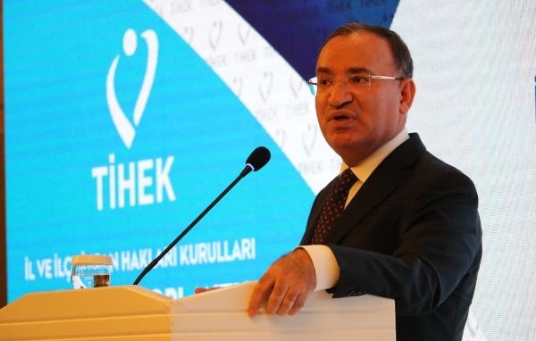 Bakan Bozdağ: 6'lı masa Türkiye'yi yönetecek cumhurbaşkanı değil, emir eri arıyor