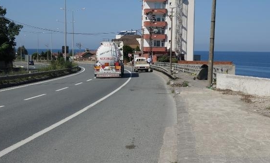 Bir ailenin yok olduğu kazada, otomobil çöp konteynerine çarpıp havalanarak şarampole uçmuş