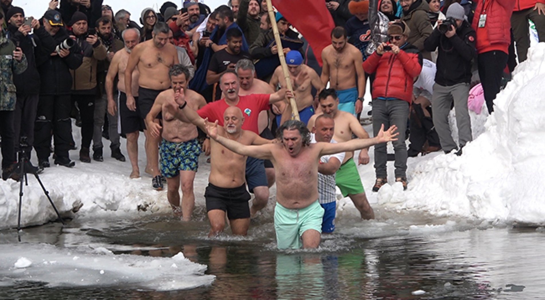 'Kış Yüzme Şenliği'nin fikir babası organizasyonu anlattı