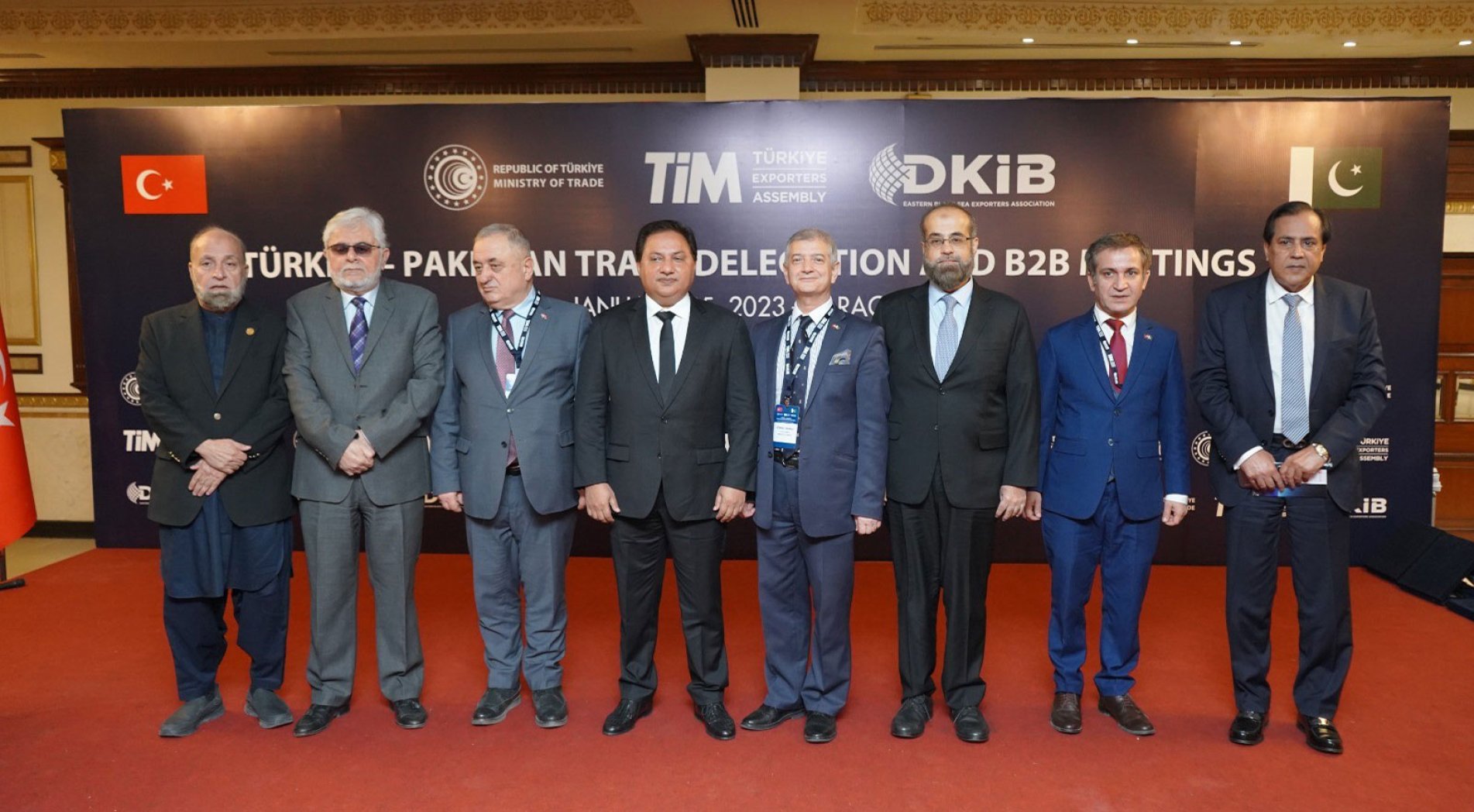 Türk iş adamları Pakistan’da görüş alış verişi yaptı