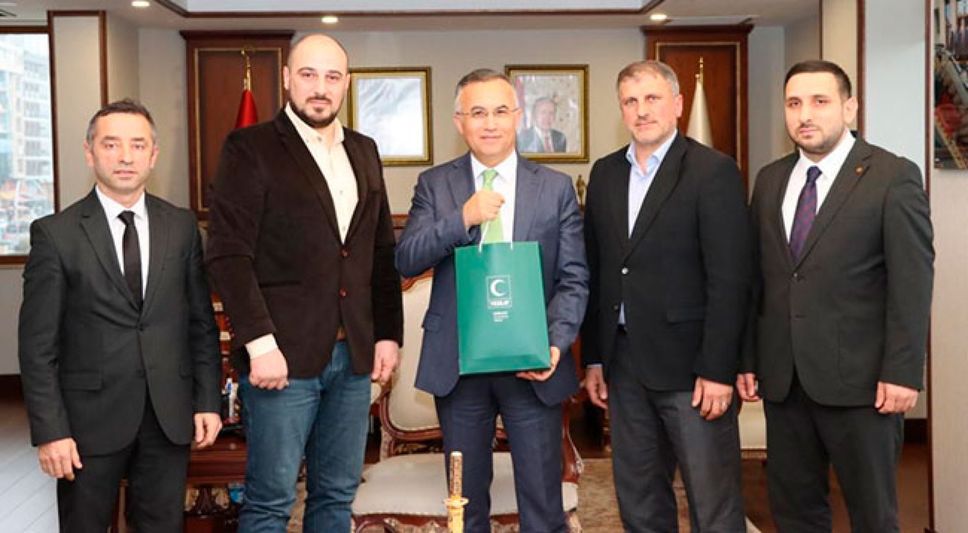 Yeşilay Rize Şubesi, Vali Çeber'i Ziyaret Etti