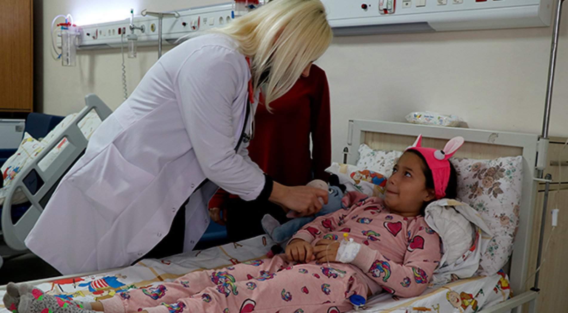 Strep-A nedeniyle bademcikleri su bile içemeyecek kadar şişen çocuk 21 günde iyileşti