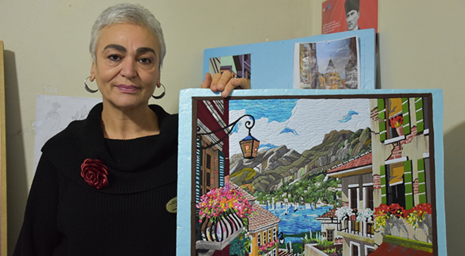 Eğitimini aldığı kumaş tablo sanatında usta öğretici oldu