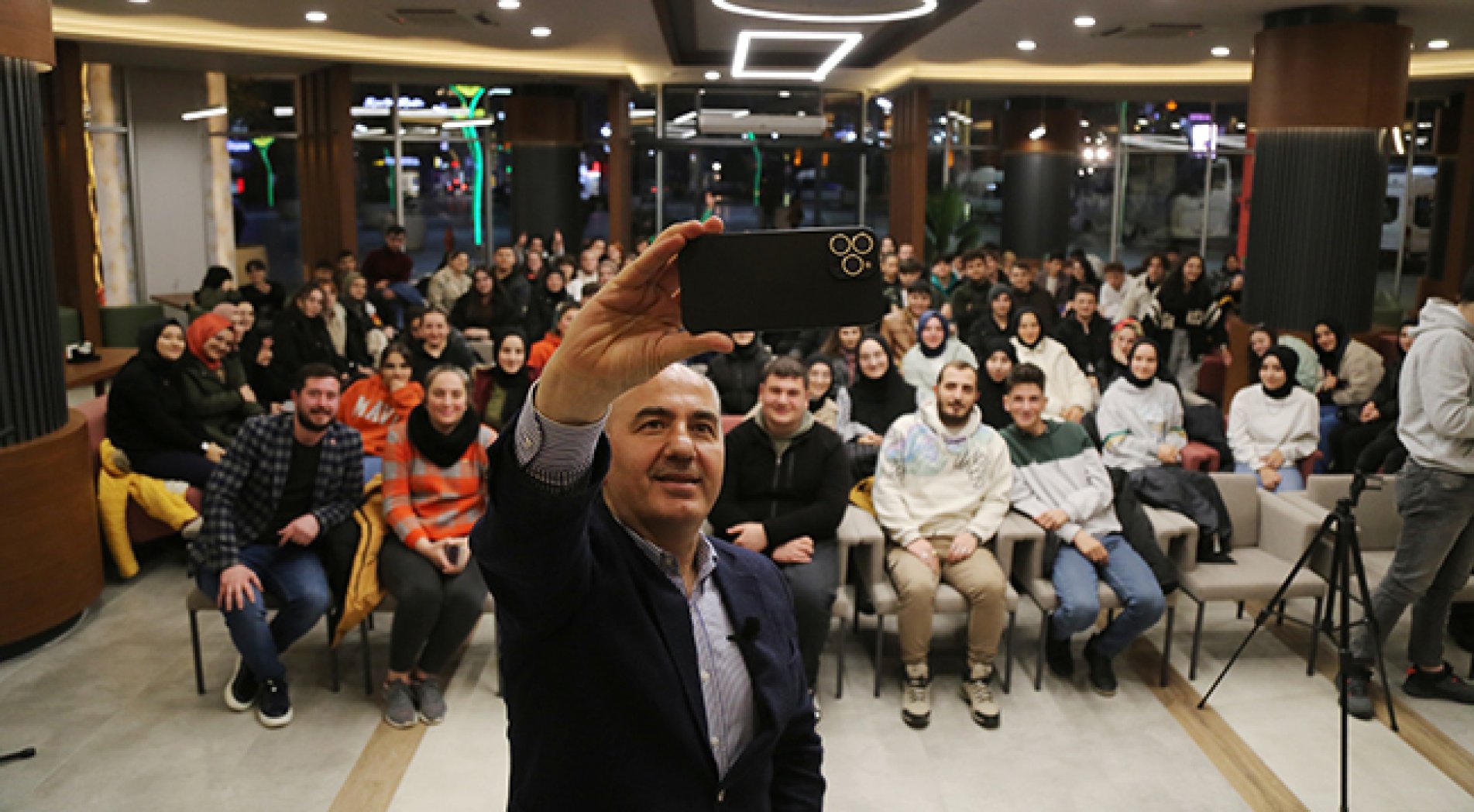 Başkan Metin, Yeni Tesiste 'Gençlik Buluşması'na Katıldı